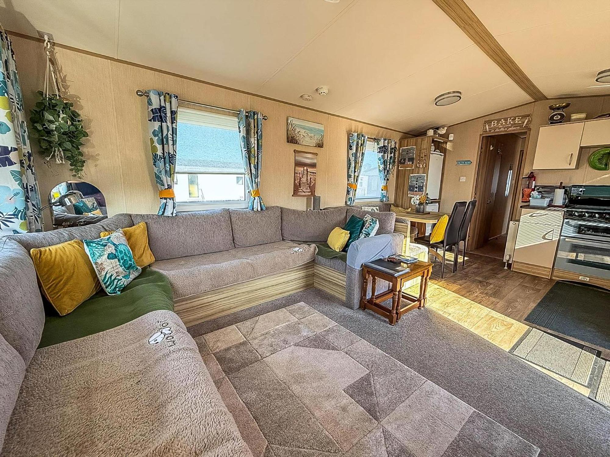 Lovely 6 Berth Caravan With Decking To The Side In Heacham Ref 21040E Eksteriør billede
